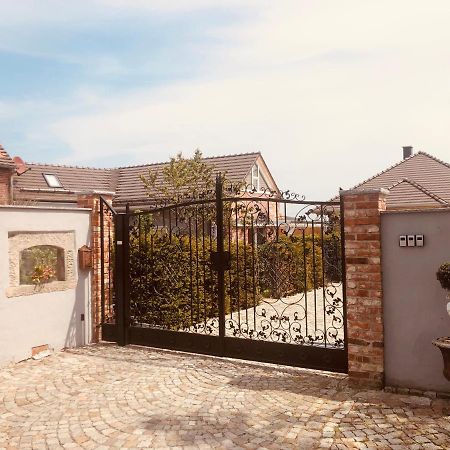 Alte Schmiede Mit Sauna, Pool Und Whirpool Im Aussenbereich Schoenstes Ferienhaus Der Lausitz Elsterheide Buitenkant foto