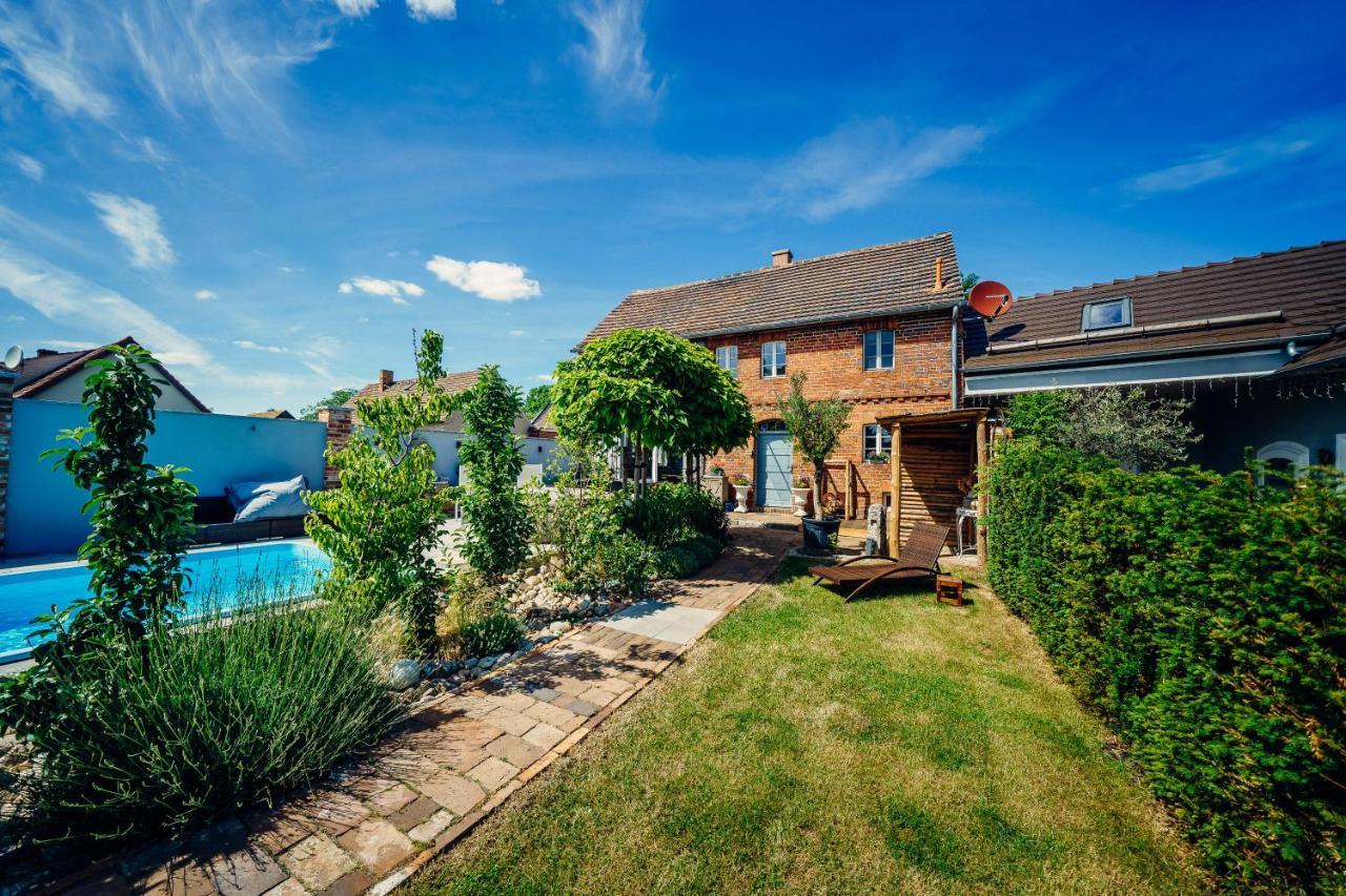 Alte Schmiede Mit Sauna, Pool Und Whirpool Im Aussenbereich Schoenstes Ferienhaus Der Lausitz Elsterheide Buitenkant foto