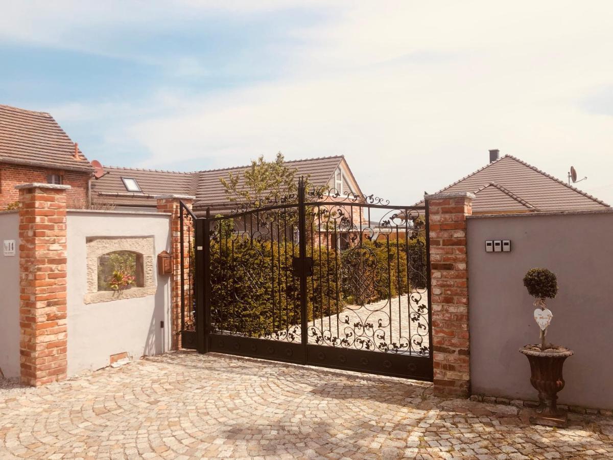 Alte Schmiede Mit Sauna, Pool Und Whirpool Im Aussenbereich Schoenstes Ferienhaus Der Lausitz Elsterheide Buitenkant foto